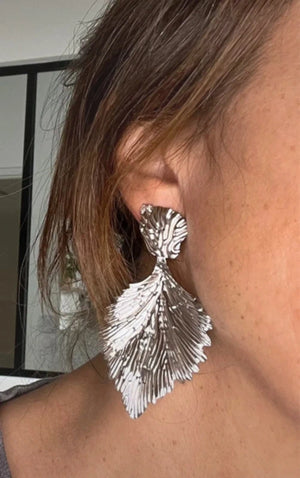 Boucles d oreilles en acier inoxydable ciselé long 7 cm excellent état