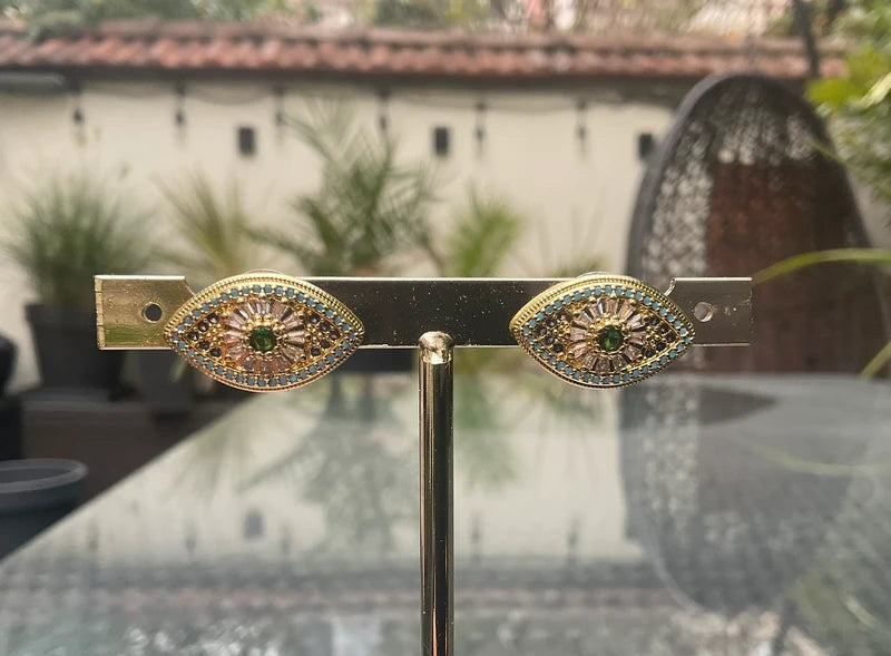 Boucles d’oreilles, en acier inoxydable et strass , longueur 2,3 cm. Excellent état