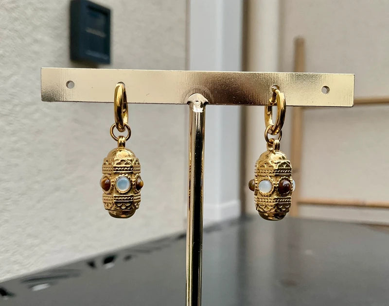 Boucles d'oreilles en acier, oxydable et pierres naturelles long 3,5vm excellent état