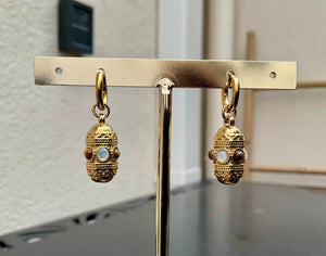 Boucles d'oreilles en acier, oxydable et pierres naturelles long 3,5vm excellent état