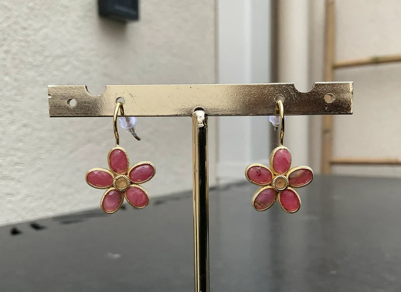 Boucles d’oreilles en acier inoxydable et pierres naturelles, long 3 cm. Excellent état.