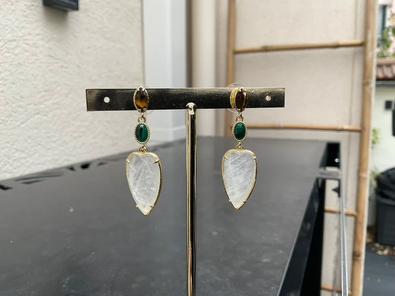 Boucles d’oreilles en acier, inoxydable et pierre naturel, longueur 5 cm. Excellent état