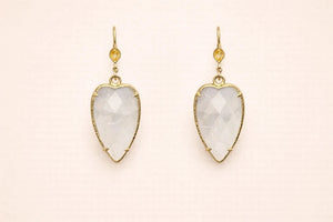 Boucles d’oreilles en acier, inoxydable et pierre naturelle, longueur 4,2 cm. Excellent état
