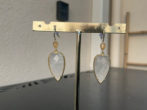 Boucles d’oreilles en acier, inoxydable et pierre naturelle, longueur 4,2 cm. Excellent état