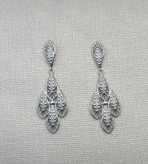 Boucles d oreilles en acier inoxydable ciselé long 7 cm très bon état