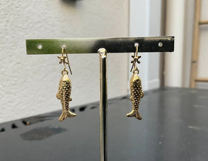 Boucles d’oreilles en acier inoxydable longueur 3,5 cm. Excellent état