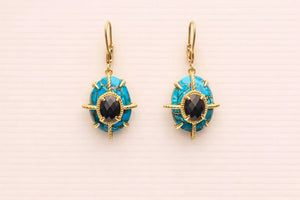 Boucles d’oreilles en acier inoxydable et pierres, naturelles, excellent état. Long 3,5cm .