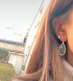 Boucles en acier inoxydable et pierres naturelles long 3,8cm excellent état