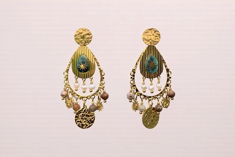 Boucles d’oreilles, en acier inoxydable et pierres naturelles , longueur 5,5cm . Excellent état