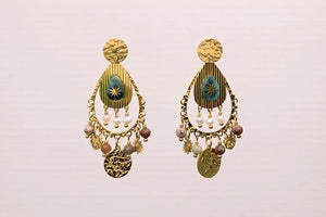 Boucles d’oreilles, en acier inoxydable et pierres naturelles , longueur 5,5cm . Excellent état