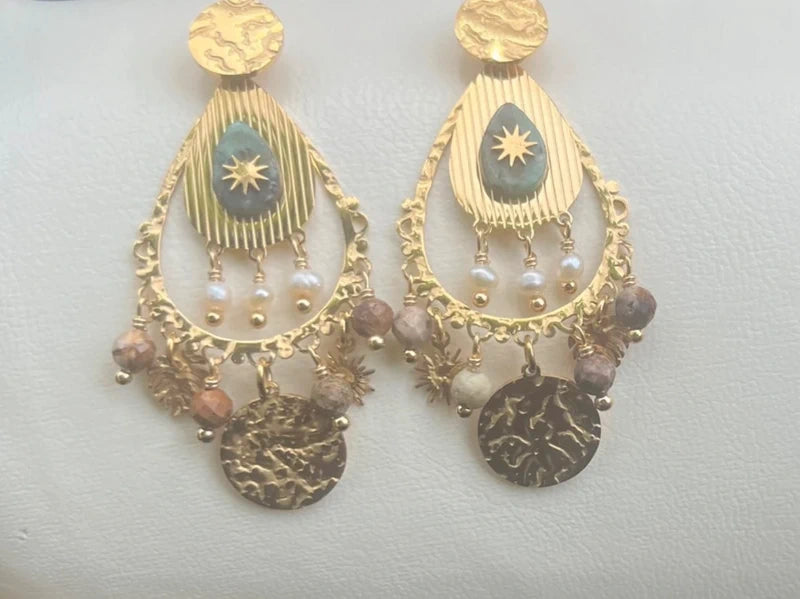 Boucles d’oreilles, en acier inoxydable et pierres naturelles , longueur 5,5cm . Excellent état