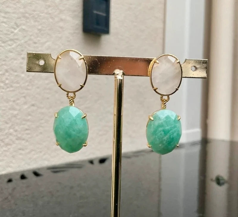 Boucles d'oreilles, en acier inoxydable et pierres naturelles , longueur 4 cm. Excellent état