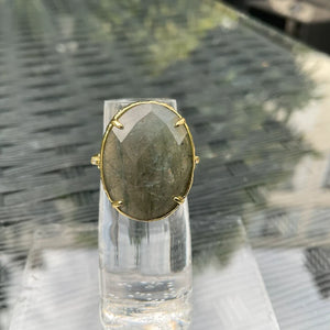 Bague ajustable en acier inoxydable et pierres naturelles. Excellent état