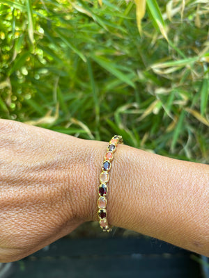 Bracelet en laiton doré à l or fin, grenat et pierre de soleil HABAHA PARIS