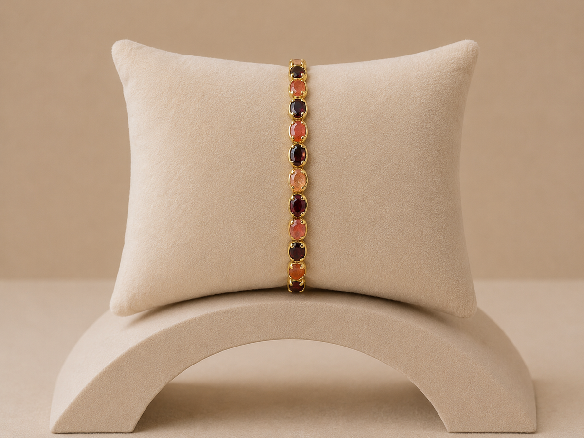 Bracelet en laiton doré à l or fin, grenat et pierre de soleil HABAHA PARIS