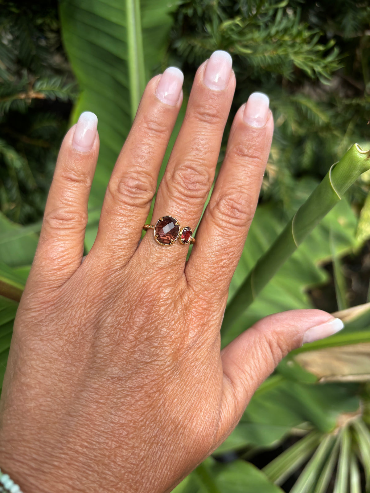 Bague ajustable habaha en laiton doré et pierres naturelles